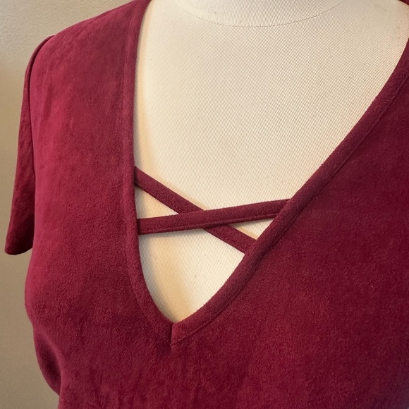 Vneck velvet maroon
Holiday dress - Picture 4 of 4